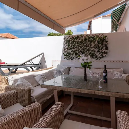 Lovely 6 Bedroom Communal Heated Pool فيلة