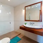 Villa Lovely 6 Bedroom Communal Heated Pool