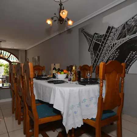 Villa Tricia Lovely 6 Bedroom Communal Heated Pool Playa de las Americas (Tenerife)