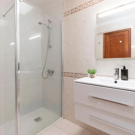 Lovely 6 Bedroom Communal Heated Pool Vila *