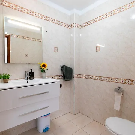 Villa Tricia Lovely 6 Bedroom Communal Heated Pool Playa de las Americas (Tenerife)