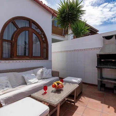 Vila Lovely 6 Bedroom Communal Heated Pool *