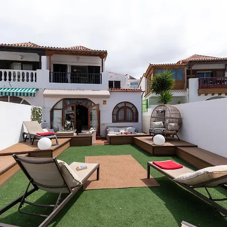Lovely 6 Bedroom Communal Heated Pool Vila Playa de las Americas (Tenerife)