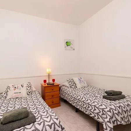 Lovely 6 Bedroom Communal Heated Pool Vila *