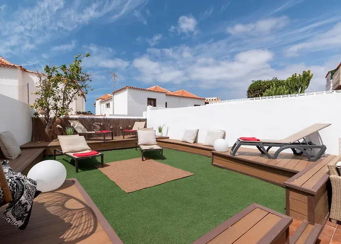 Lovely 6 Bedroom Communal Heated Pool Villa