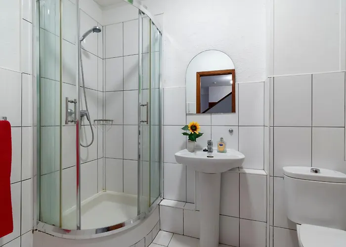 Villa Lovely 6 Bedroom Communal Heated Pool *