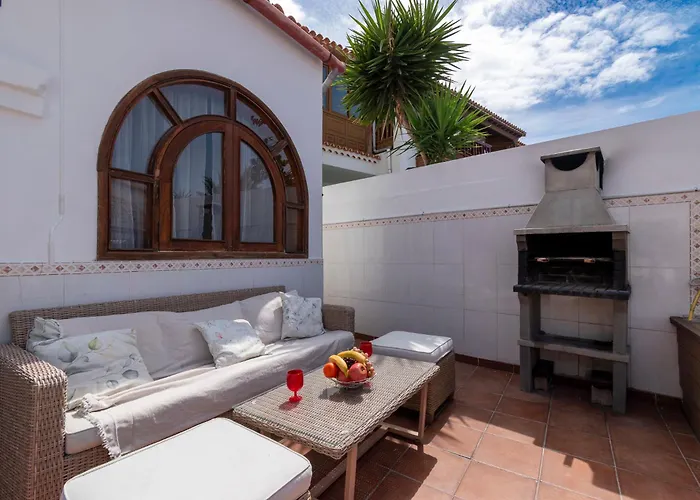 Villa Lovely 6 Bedroom Communal Heated Pool *