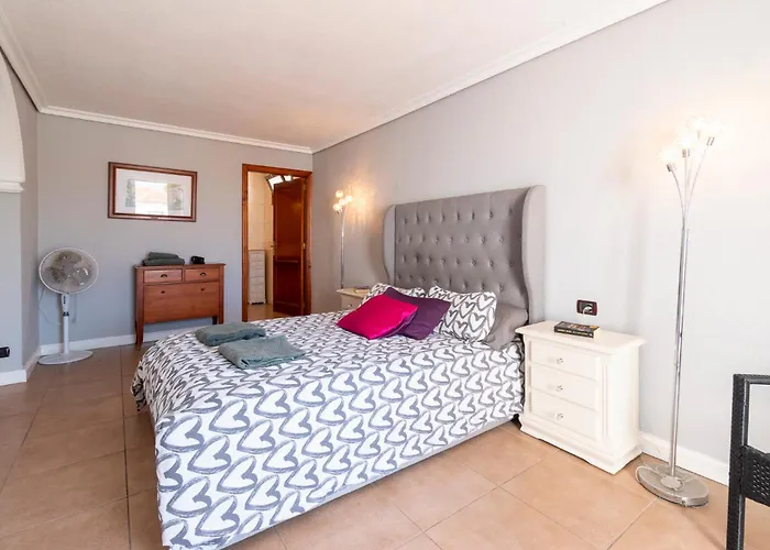 Lovely 6 Bedroom Communal Heated Pool * Playa de las Americas (Tenerife)