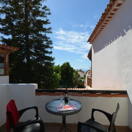 Lovely 6 Bedroom Communal Heated Pool Villa Playa de las Americas (Tenerife)