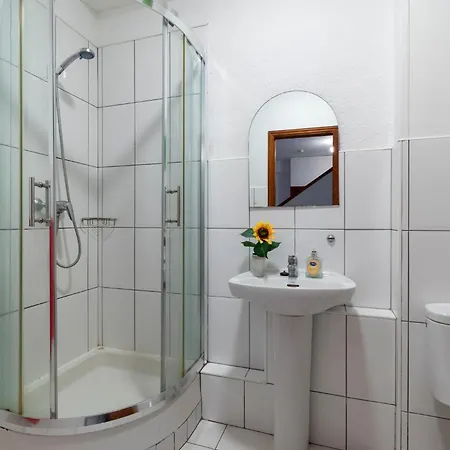 Villa Lovely 6 Bedroom Communal Heated Pool *