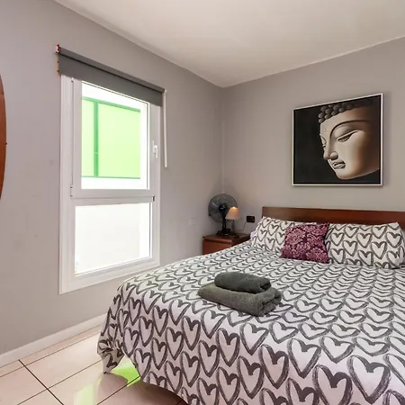 Lovely 6 Bedroom Communal Heated Pool Playa de las Americas (Tenerife)